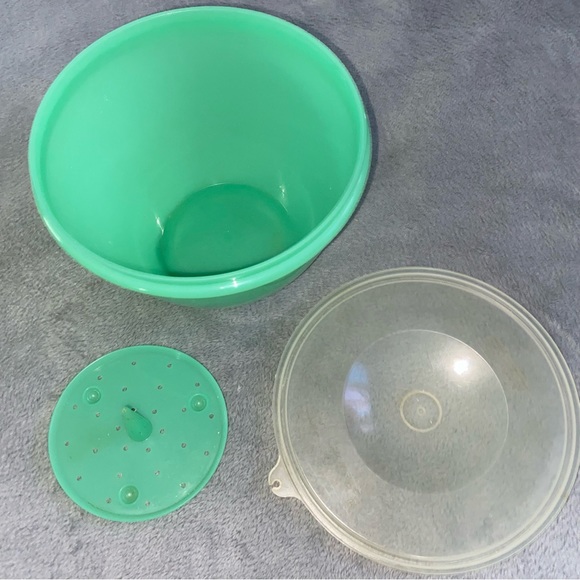 Vintage Tupperware Crisp It - Picture 3 of 6